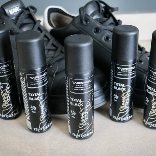 Tarrago Sneakers TOTAL Black kryjąca pasta w płynie 75ml